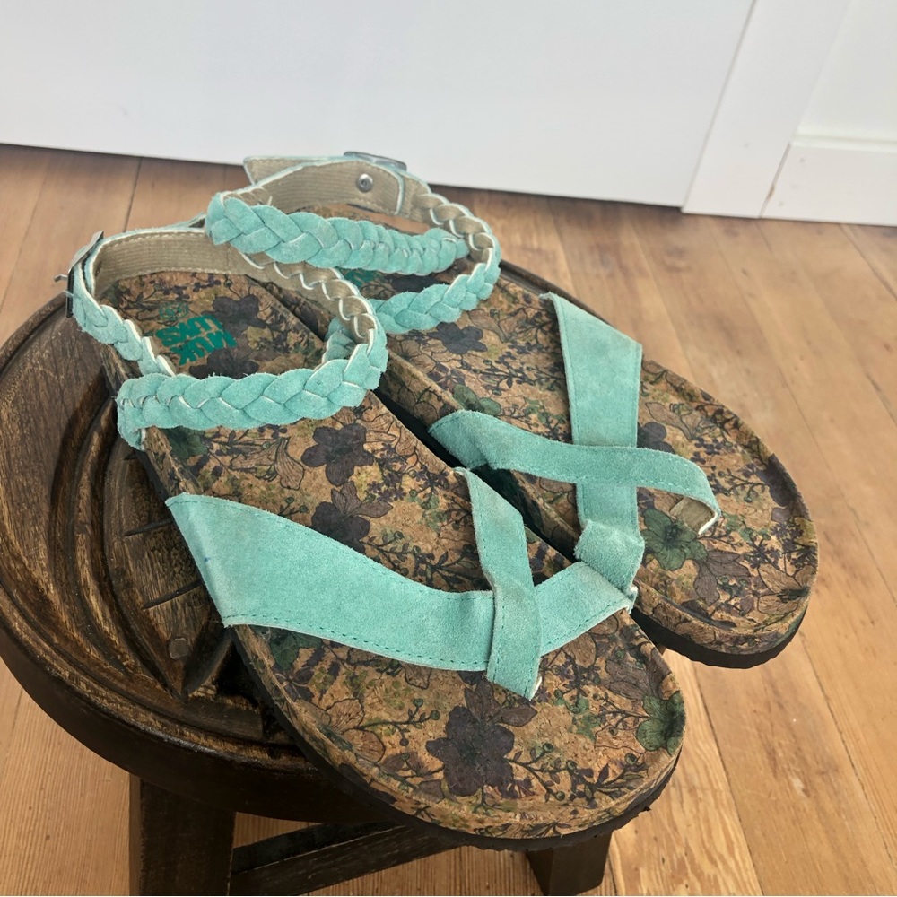 Muk Luks Estelle Sandal in Jade | Sz 10 - Picture 2 of 12